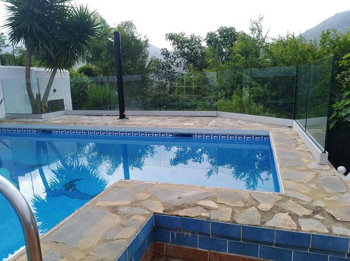 Gîte pour 5 personnes, avec Terrasse et Jardin ainsi que Piscine et Vue dans El Colmenar