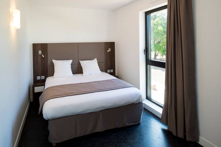 Hôtel pour 2 personnes, avec Terrasse et Jardin à Dijon