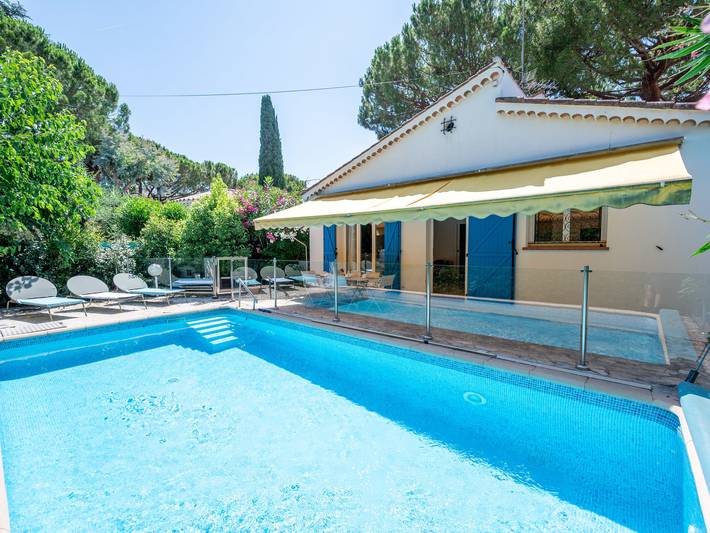 Location de vacances pour 6 personnes, avec jardin et piscine à Mandelieu-la-Napoule - 2