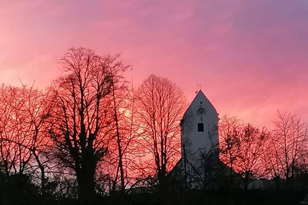 Ganze Wohnung, Ferienwohnung Dorfzauber mit Kirchblick in dem Dörfchen Joshofen in Neuburg an der Donau, Romantische Straße