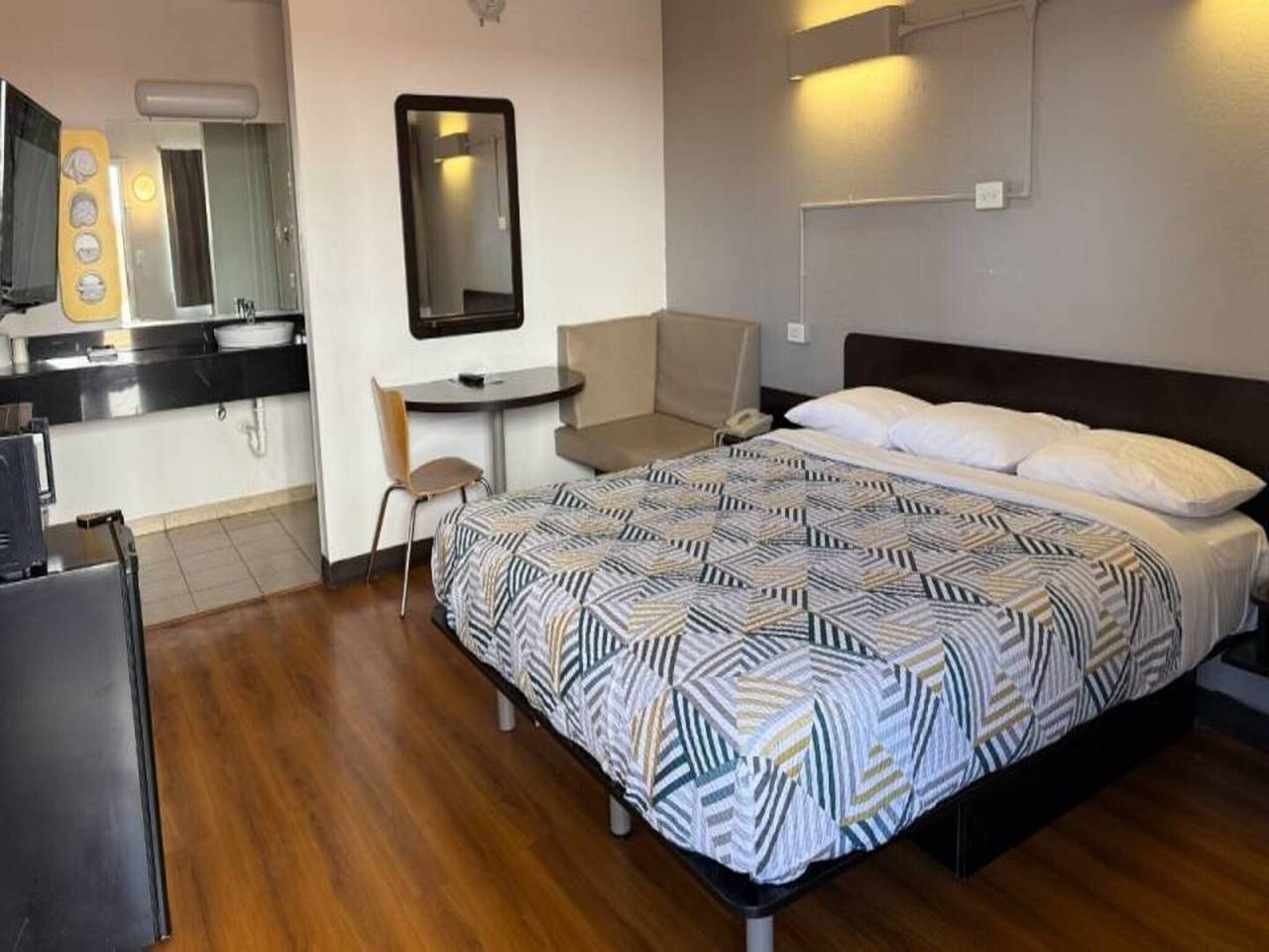 1 cama king size | Se permite fumar in Joliet, Condado de Will