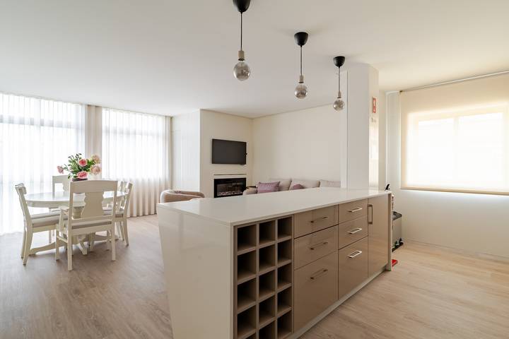 Entire apartment, Apartment 'Surf and Chill House' with Mountain View, Wi-Fi and Air Conditioning in Darque, Viana do Castelo District