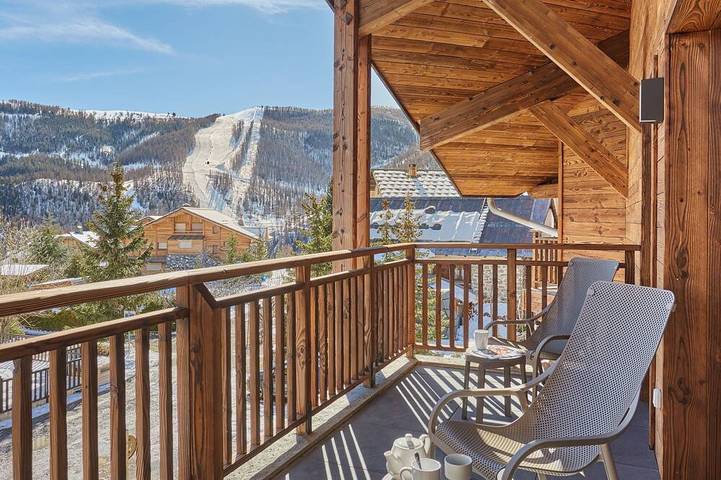 Location de vacances pour 8 personnes, avec balcon ainsi que sauna et piscine dans Auron