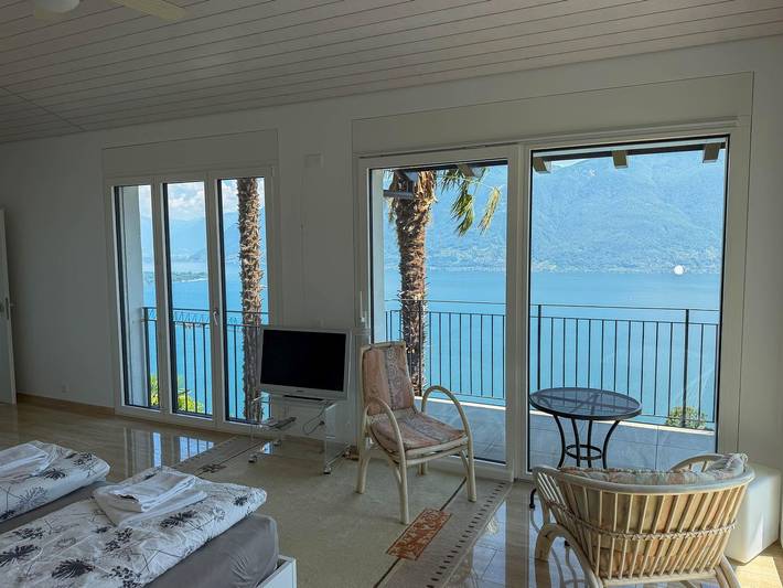 Ferienhaus für 4 Personen, mit Balkon und Terrasse sowie Garten und Seeblick in Ronco sopra Ascona