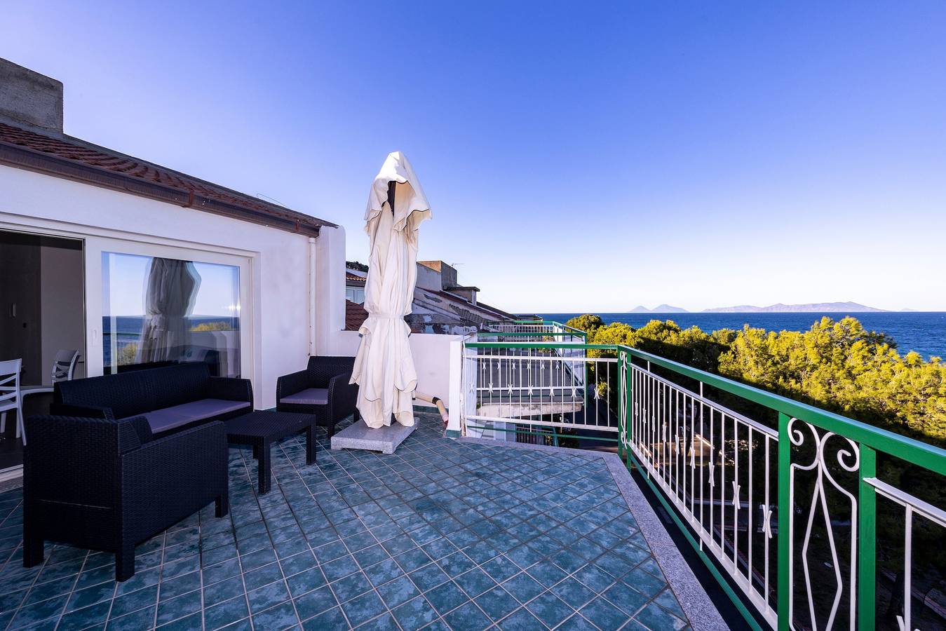 Ganze Wohnung, Ferienwohnung 'Seaview' mit Meerblick, Wlan und Klimaanlage in Marina di Patti, Patti