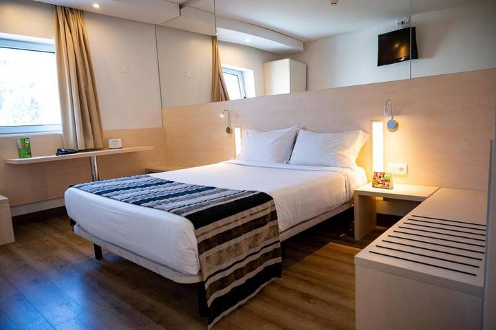 Hotel para 3 pessoas, com jardim em Maia