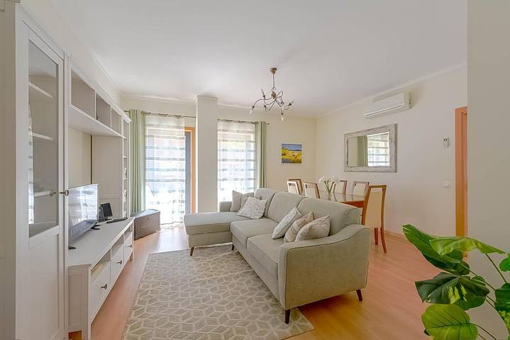 Apartamento de vacaciones para 4 personas, con vistas además de piscina y jardín - 1