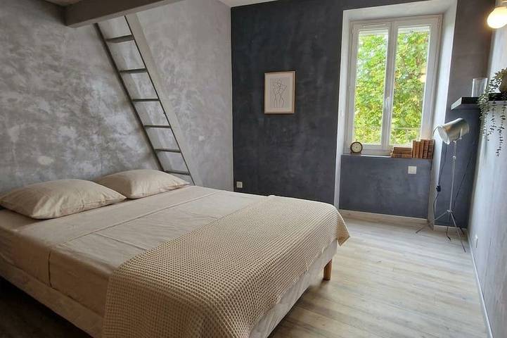 Grand logement spacieux en centre ville in Pierrelatte, Région de nyons