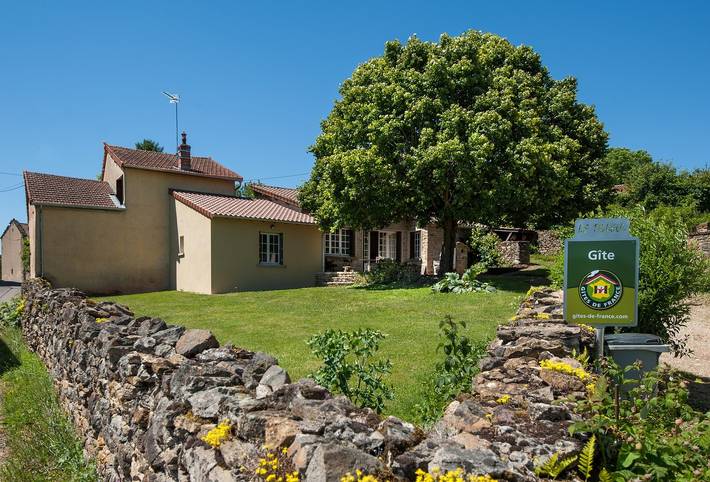 Gîte pour 2 personnes, avec Terrasse et Jardin dans Jalogny