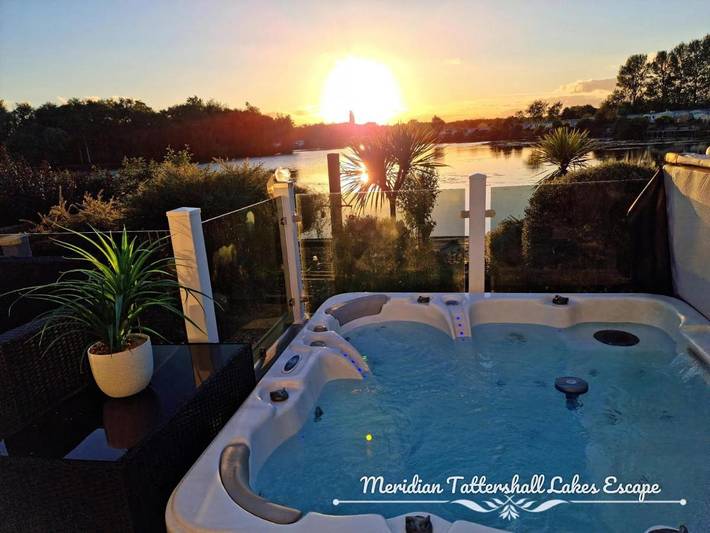 Camping for 6 people, with lake view and garden as well as pool and view, with pets in East Midlands