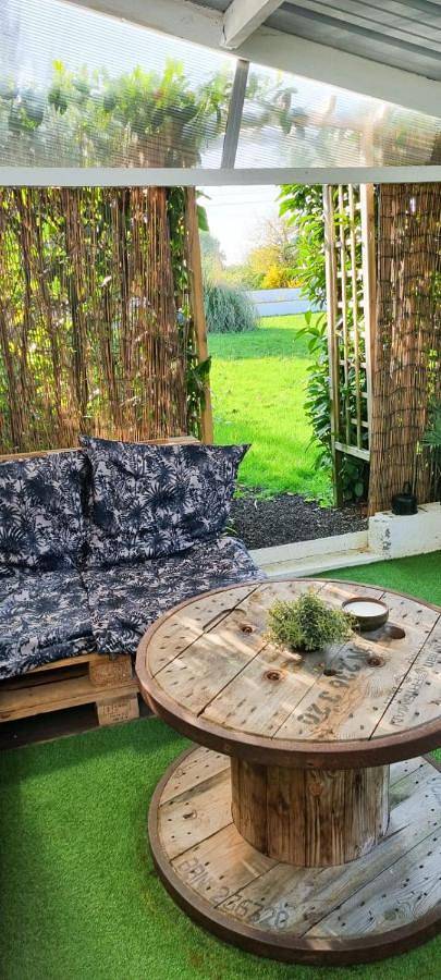 Location de vacances pour 4 personnes, avec jardin ainsi que vue et piscine à Chauvé - 3