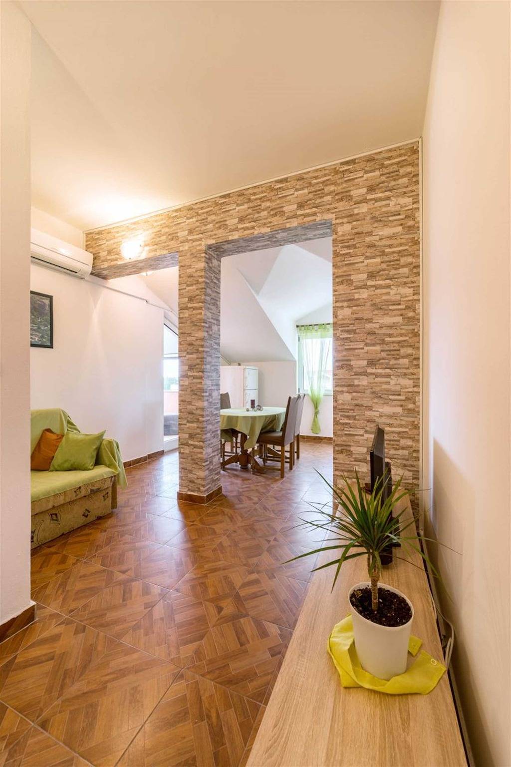 Ganze Wohnung, Apartment Marin mit Außenpool in Srima, perfekt für zwei bis drei Personen in Srima, Šibenik-Knin