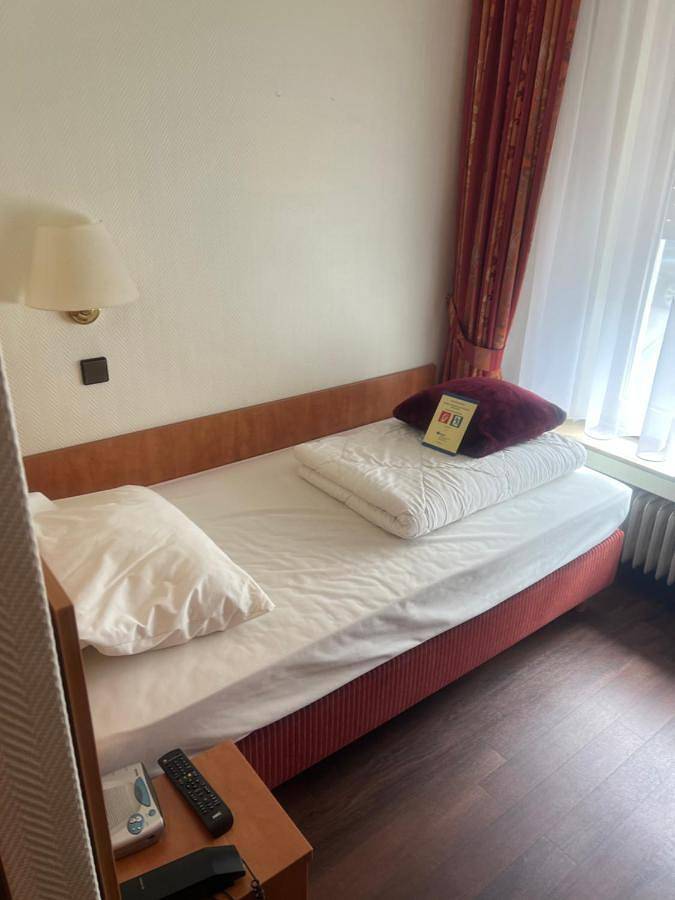 Hotel für 36 Personen, mit Garten und Terrasse in Essen - 3