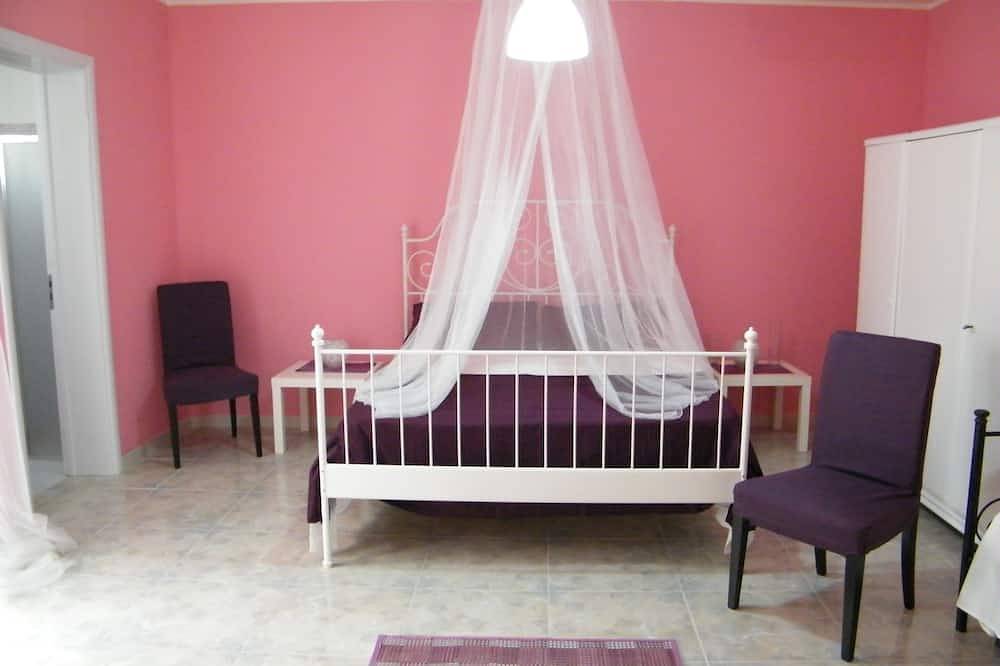 Entire apartment, Pink Bay House 100 Mt From The Sea in Marina di San Gregorio, Patù