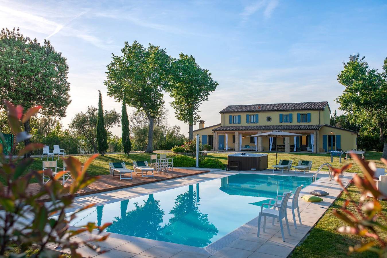 Villa Elettra 12+2 in San Costanzo, Valle del Metauro