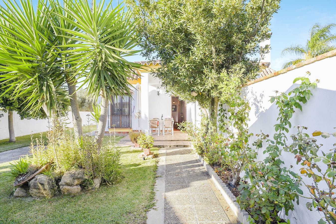 Beautiful Family Chalet Villanueva with Private Pool, Garden, Terrace & Wi-Fi in Conil de la Frontera, Costa de la Luz