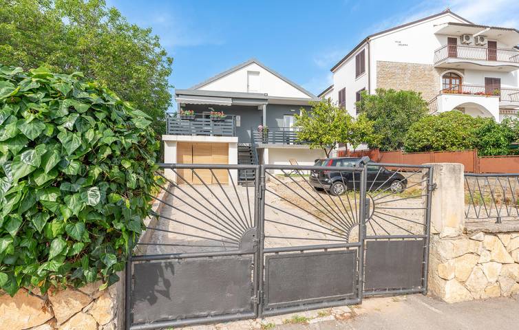 Ferienwohnung für 4 Personen, mit Terrasse, mit Haustier in Sveti Filip i Jakov