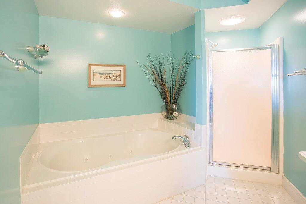 Ganze Wohnung, Memories By The Sea: Kleine, hundefreundliche Wohnung, Aufzug im Gebäude in Corolla, Currituck County