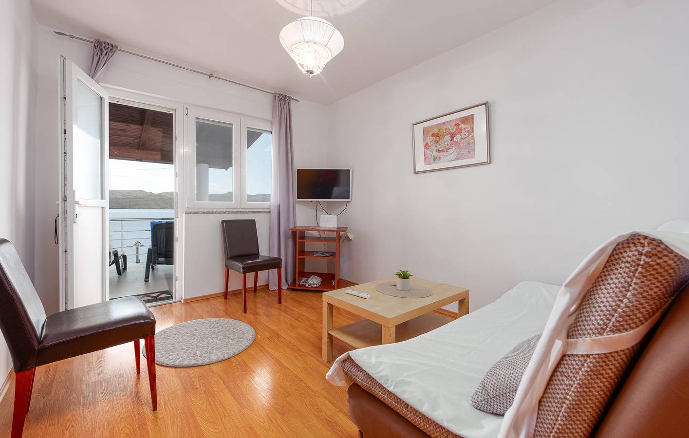 Ganze Ferienwohnung, Ferienwohnung für 5 Personen mit Terrasse in Karlobag, Naturpark Velebit