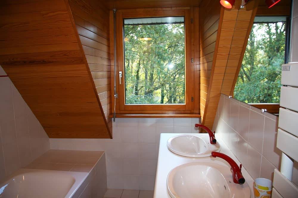 Belle maison en pierres anciennes près de l'Aven et de la plage - 10 personnes in Névez, Région de Quimper