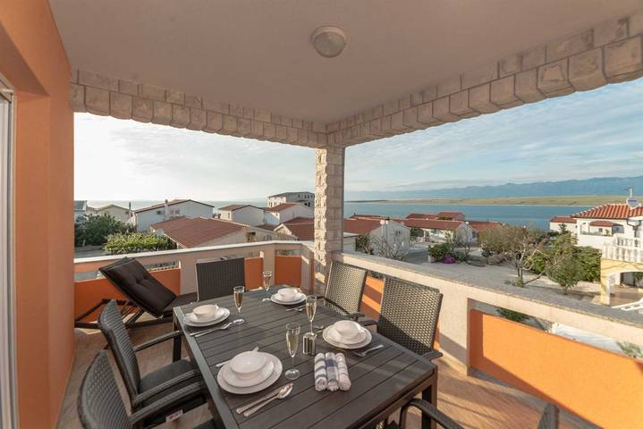 Ferienwohnung für 6 Personen, mit Balkon und Balkon/Terrasse auf Vir