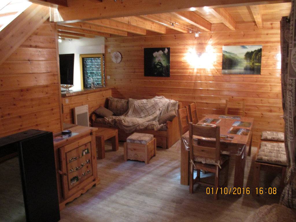 Chalet détente bien-être, au cœur du Parc des Volcans in Perpezat, Parc naturel régional des Volcans d'Auvergne
