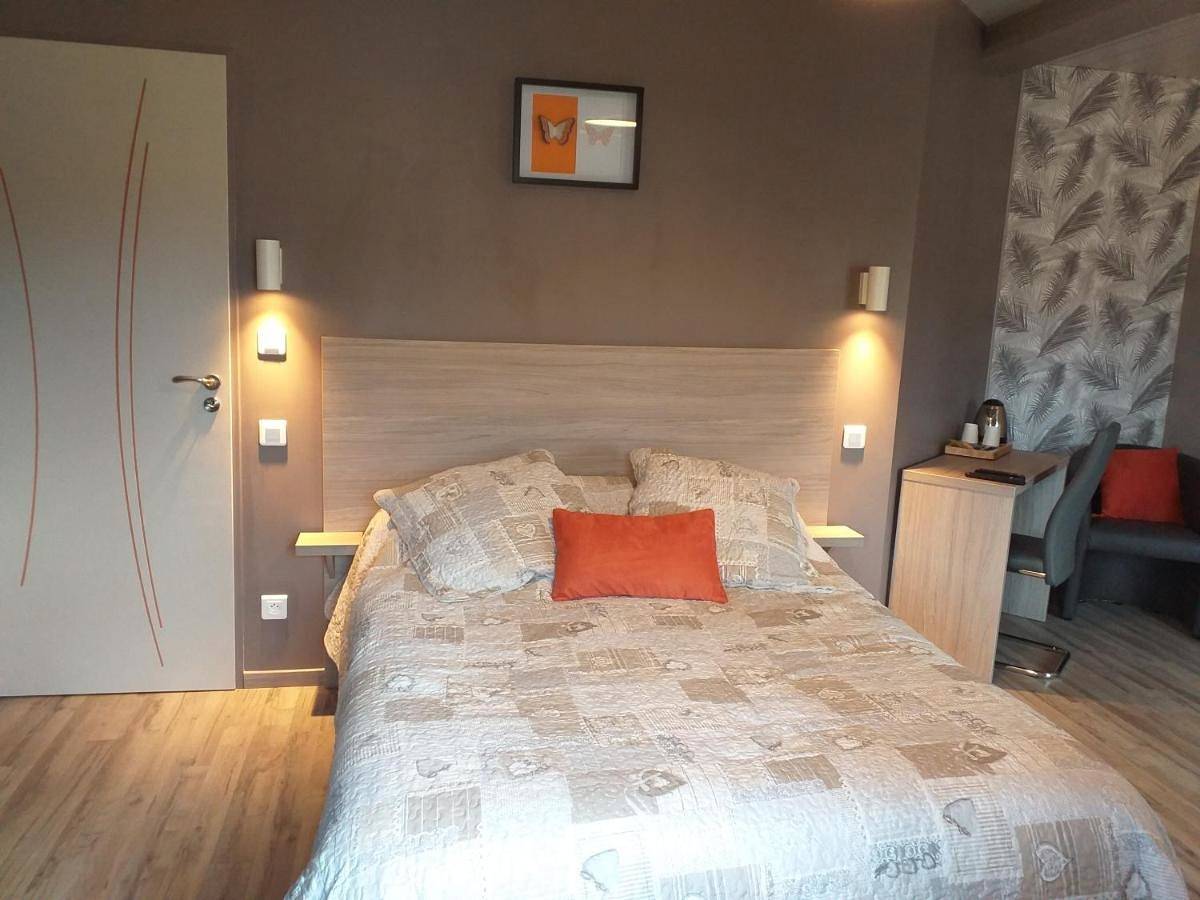Double Room with Private External Bathroom in Saint-Martin-du-Frêne, Nantua