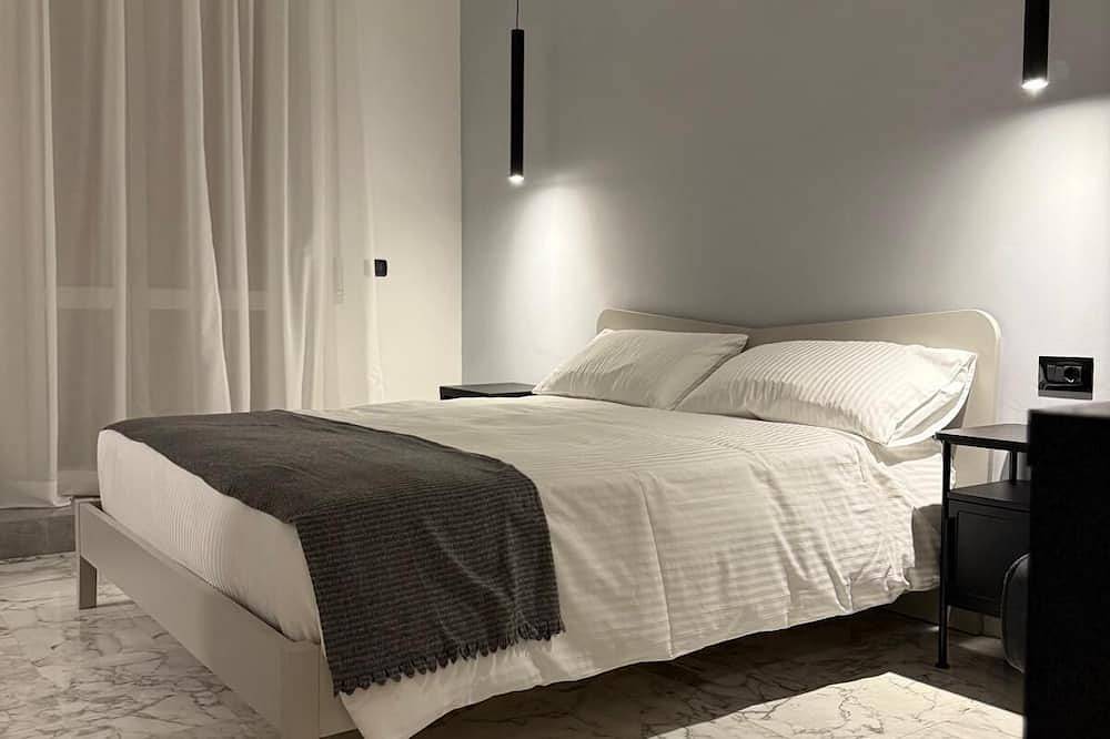 Panta Rei Charming Rooms and Spa bright Iris room with balcony in Taranto, Gulf of Taranto