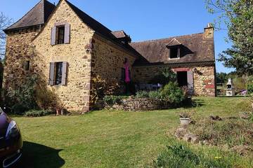 Location de vacances pour 13 personnes, avec jardin à Doissat