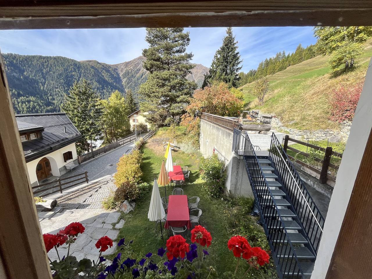 Hotel Pension Arina - Double room with c/w water sink, shared shower/shared toilet in Vnà, Valsot