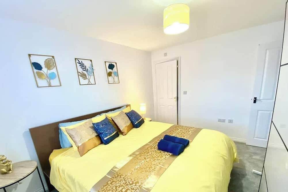 Stylish 4Br Contractor Home - Garden & Parking in Warwickshire