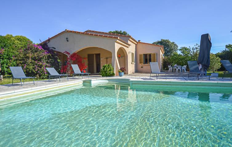 Ferienhaus für 10 Personen, mit Garten und Terrasse sowie Pool - 1