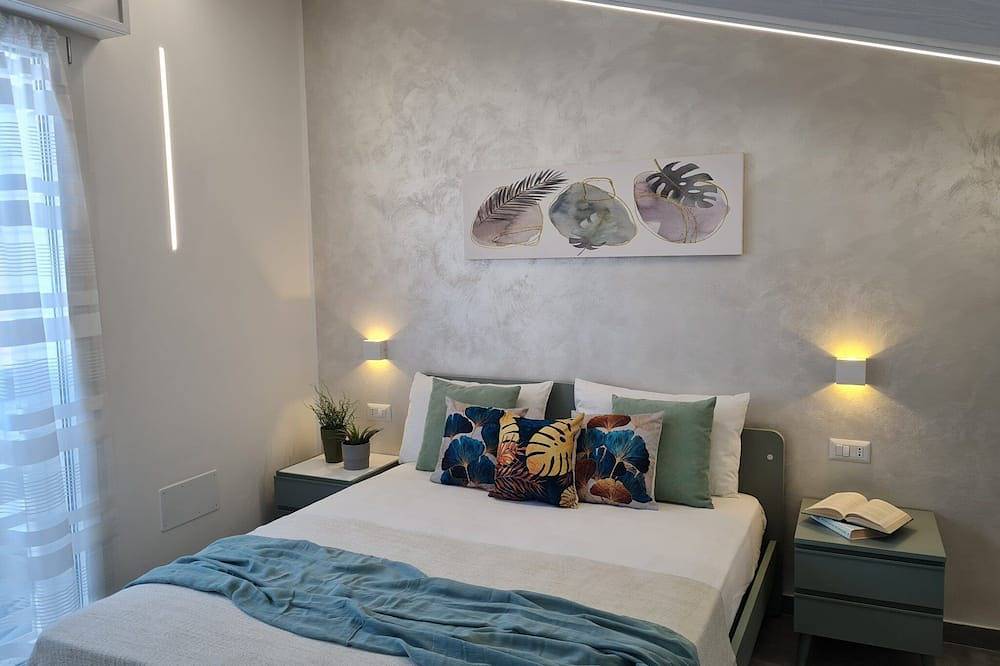 Single Cottage With Private Jacuzzi 80 Meters From The Beach in San Mauro Pascoli, Provincie Forlì-Cesena