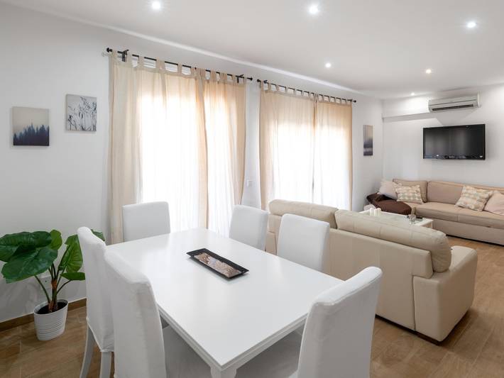 Holiday letting for 5 people, with Balcony in Castelldefels
