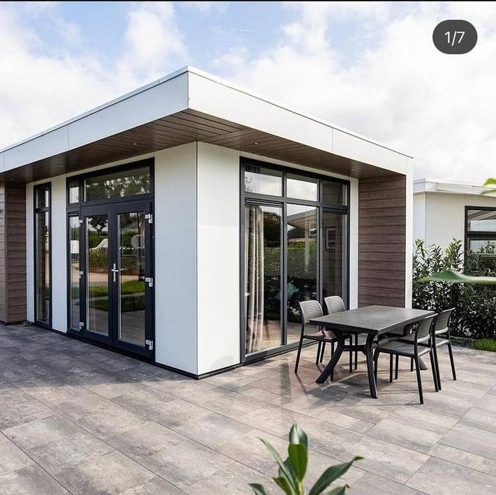 Vakantiepark voor 4 personen, with Terras and Tuin as well as Kinderzwembad and Zwembad in het Nationaal Park Veluwezoom
