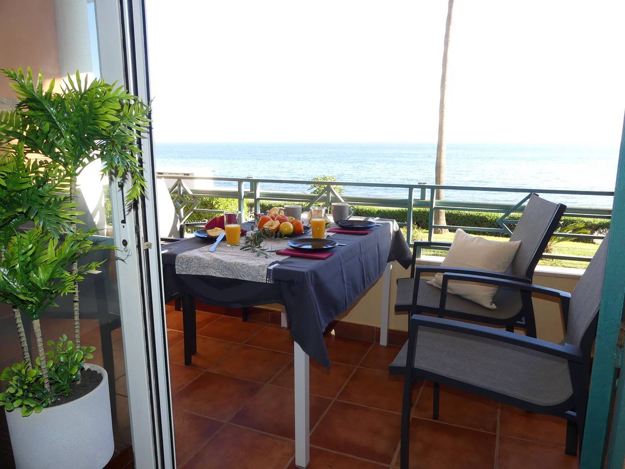 Hel lejlighed, Apartment 'Tesoro Del Mar' with Sea View, Wi-Fi, and Air Conditioning in Torrox Costa, Torrox
