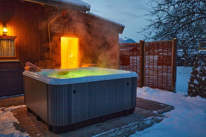 Ferienwohnung für 4 Personen, mit Terrasse und Whirlpool sowie Sauna in Unterwössen