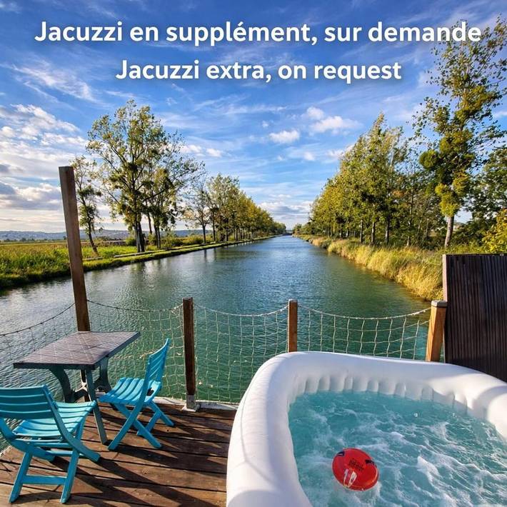 Bateau pour 5 personnes, avec piscine ainsi que vue et terrasse, animaux acceptés à Ouges