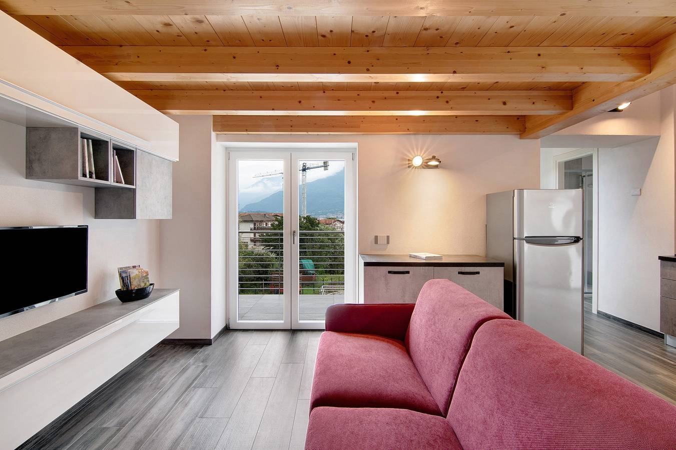 Ferienhaus 'Jack House' nur wenige Schritte vom See entfernt und mit privatem Parkplatz in Arbosto, Domaso
