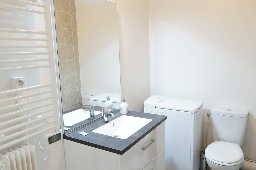 Apartamento entero, 1 Bedroom Condo in Aubervilliers in Aubervilliers, Sena-Saint Denis