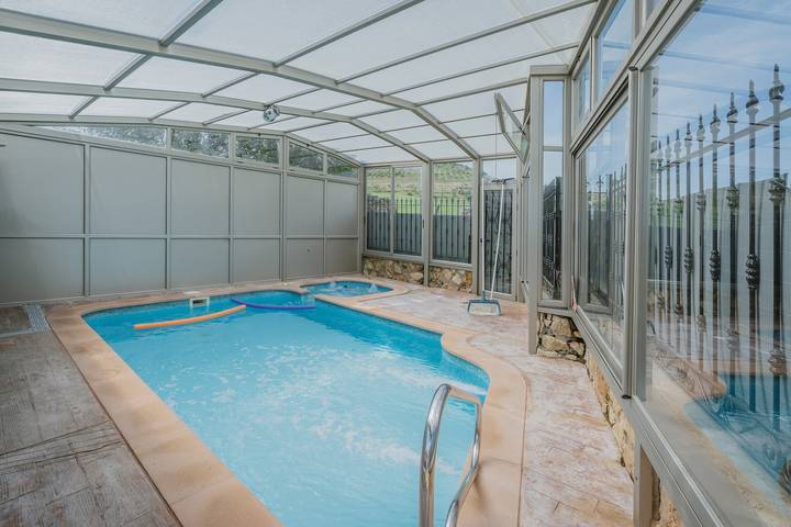 Casa rural para 23 personas, con Balcón además de Jardín y Piscina para niños en Provincia de Segovia