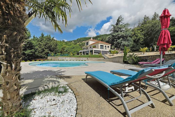 Kamer 'La Chambre Tom' met gedeeld zwembad, gezamenlijke tuin en wifi in Saint-Victor (Ardèche), Tournon-sur-Rhône en omgeving