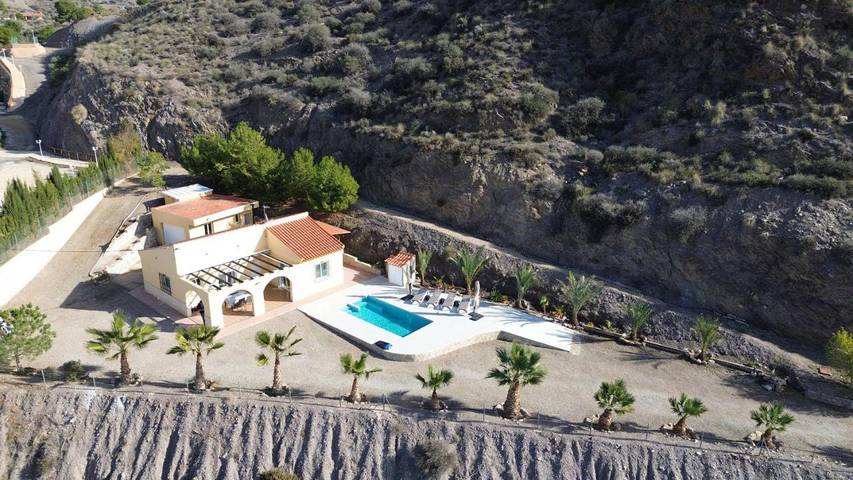 Ferienhaus für 4 Personen, mit Garten und Pool sowie Ausblick - 1