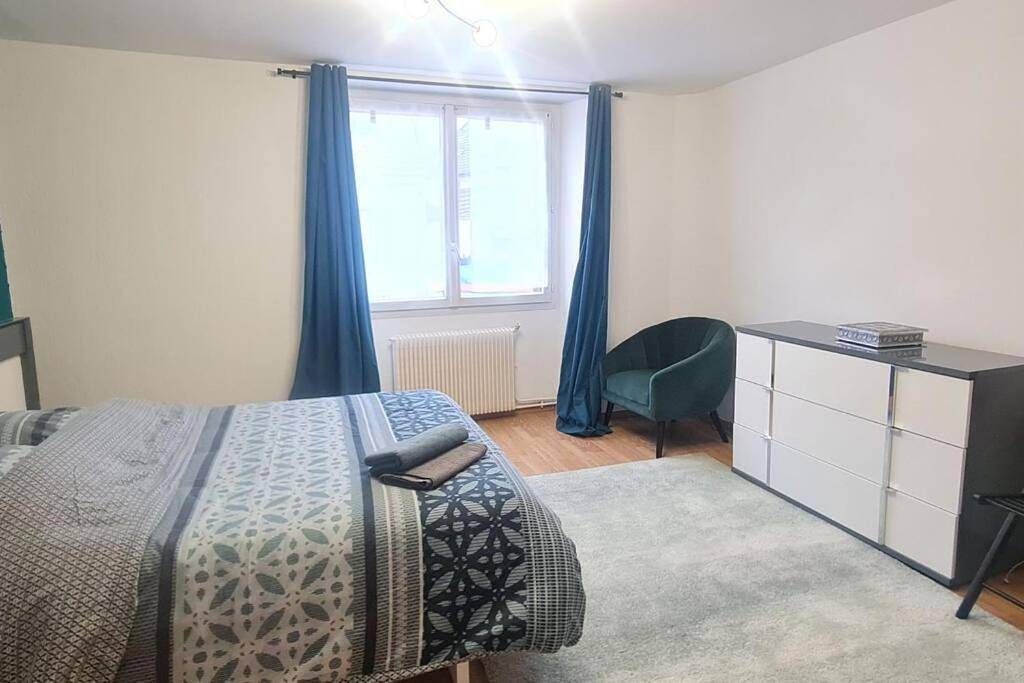 Appartement entier, Three-Bedroom Apartment in La Chapelle-en-Serval, Oise