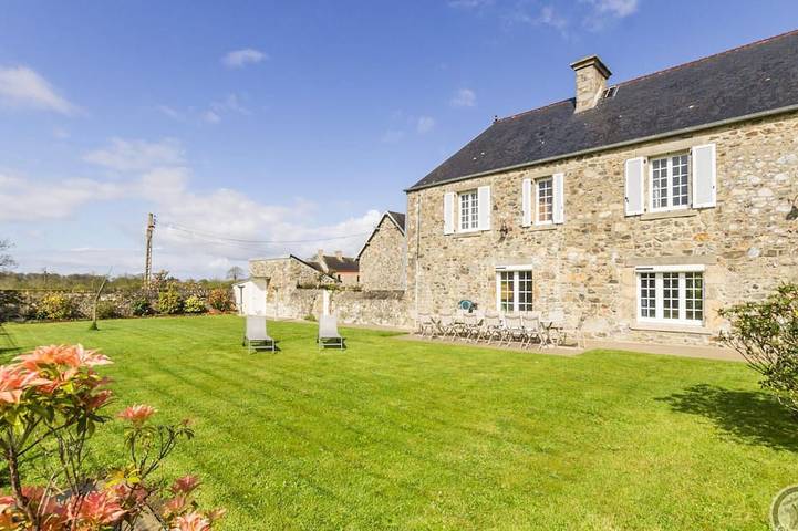 Gîte pour 11 personnes, avec jardin