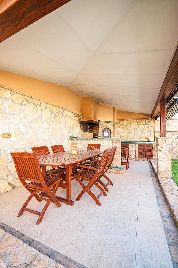Chalet para 14 personas, con vistas además de jardín y piscina en Vega de Granada - 3