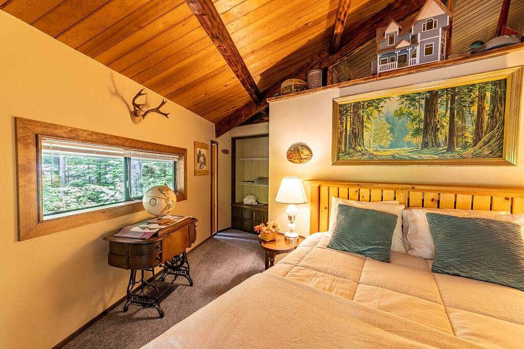 Gemütliche Holzhütte mit Whirlpool, Sauna, Feuerstelle, Wanderwegen, zum Pool laufen in Glacier, Mount Baker-Snoqualmie Nationalwald