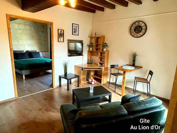 Gîte pour 2 personnes, avec vue dans Les Roches-l'Évêque