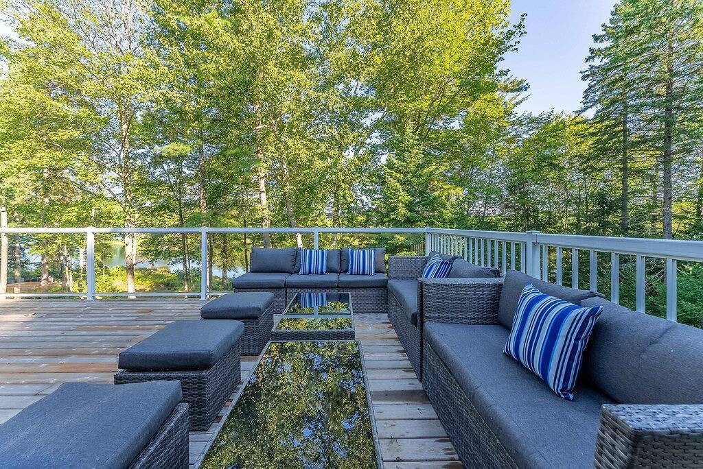 Beautiful Large 5bed 4bath Lake house in Bancroft! in Bancroft, Ontario