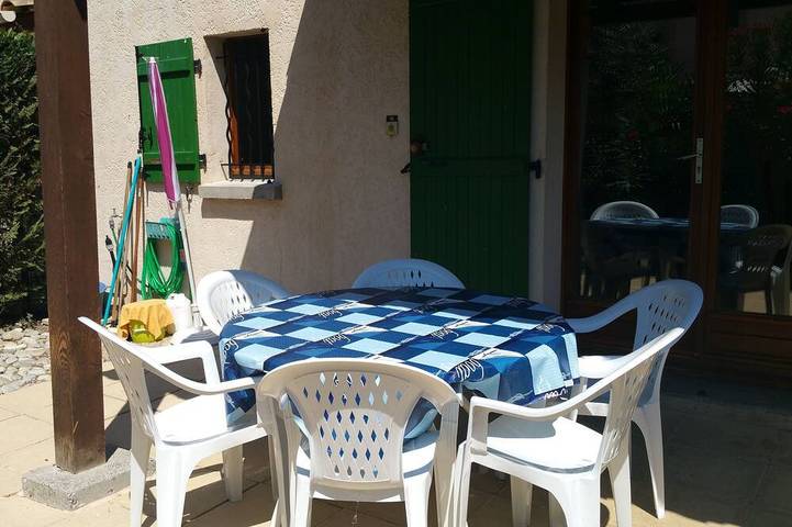 Maison de vacances pour 4 personnes, avec piscine ainsi que terrasse et jardin, animaux acceptés